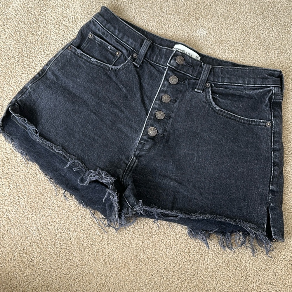 Abercrombie high rise mom short in black denim. Size 28.